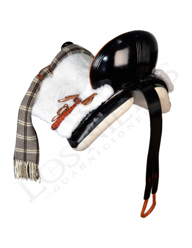 Silla Vaquera 'Los Nietos' | Mod. Andrea/ Negra (Zalea Fija) Silla Vaquera 'Los Nietos' | Mod. Andrea/ Negra (Zalea Fija)