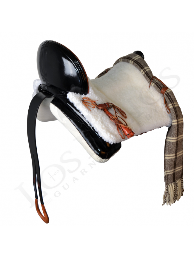 Silla Vaquera 'Los Nietos' | Mod. Andrea/ Negra (Zalea Fija) Silla Vaquera 'Los Nietos' | Mod. Andrea/ Negra (Zalea Fija)